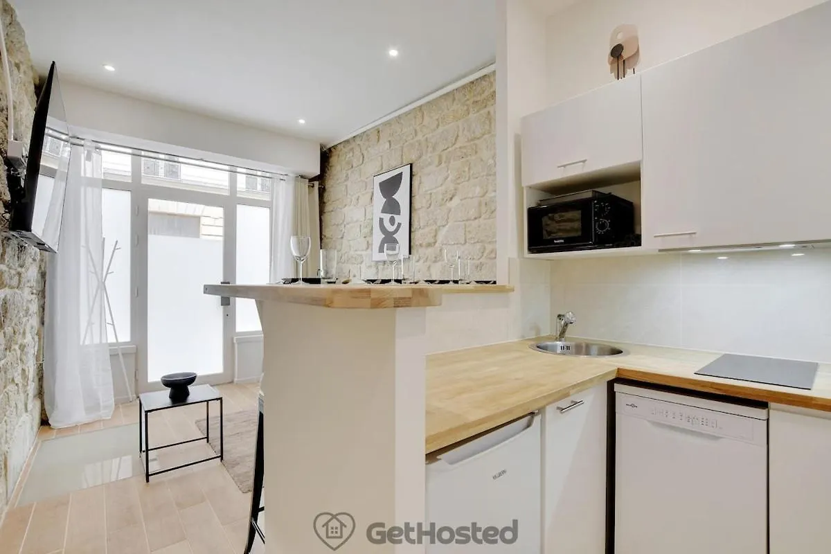 Charming Flat With Jacuzzi Heart Of Paris Gethosted Apartment